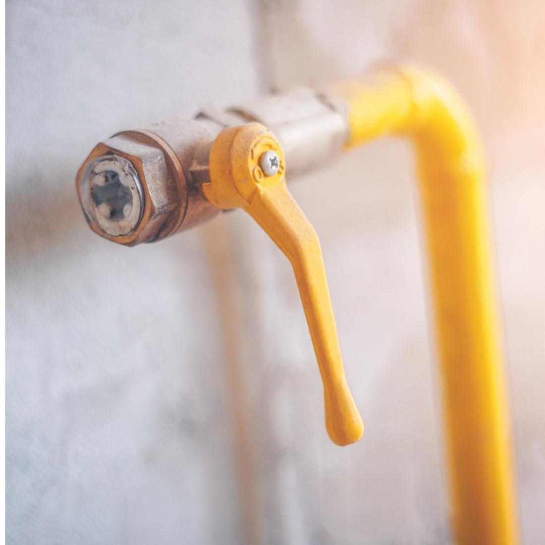 Uwaga! Nie możemy absolutnie przemalowywać żółtych rur z gazem w łazience.